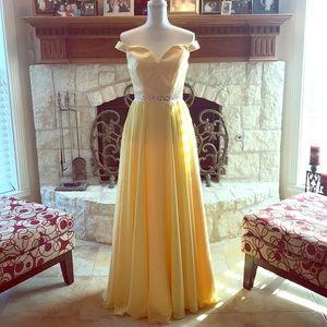 NWOT yellow Sherri Hill style prom/Hoco Sz-6
